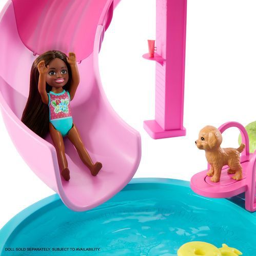 Barbie - Droomzwembad - Speelset - Met Glijbaan en Bubbelbad en Meer dan 20 Accessoires