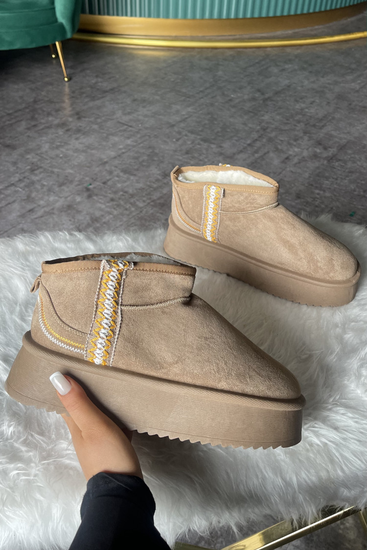 Bottine beige chausson en velours compensé montant à motif