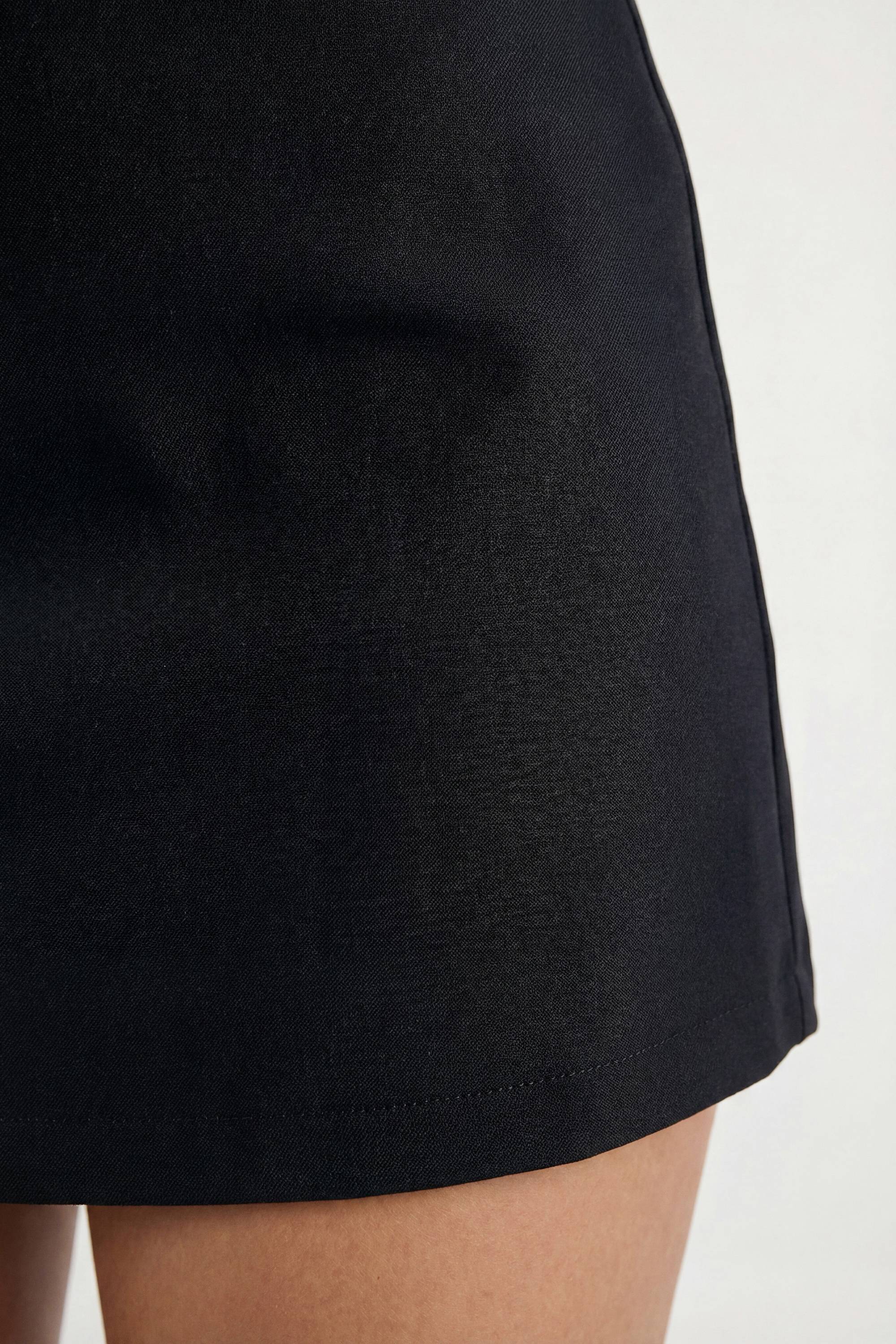 boohoo Basic Woven Mini Skort