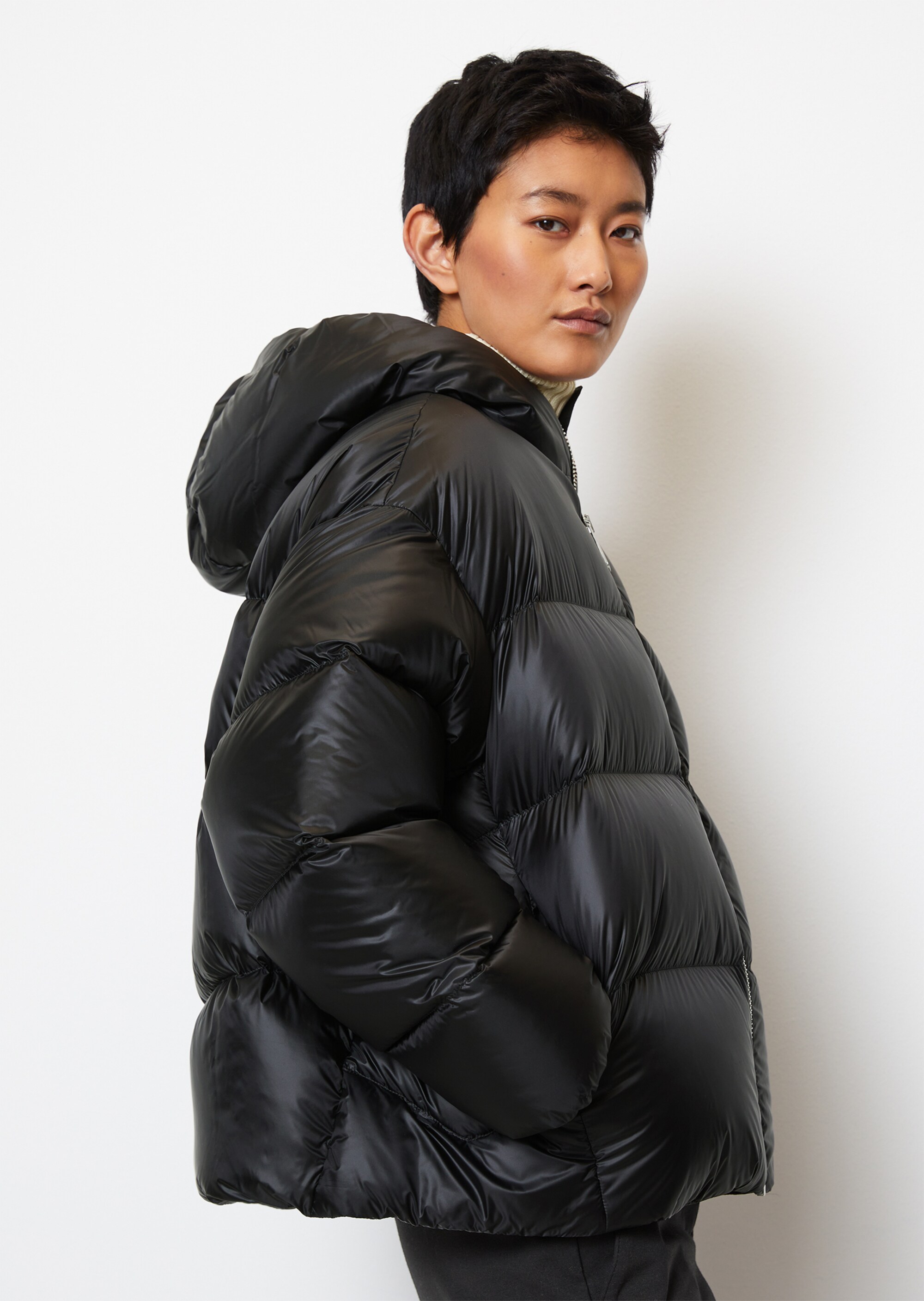 Daunenjacke relaxed aus recyceltem Shiny-Nylon