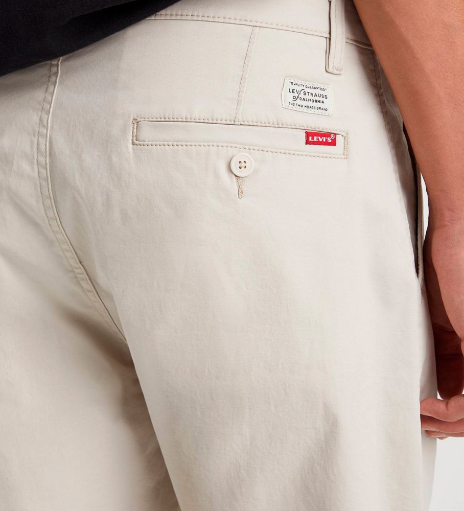 Calça chino curta Levi's XX II bege