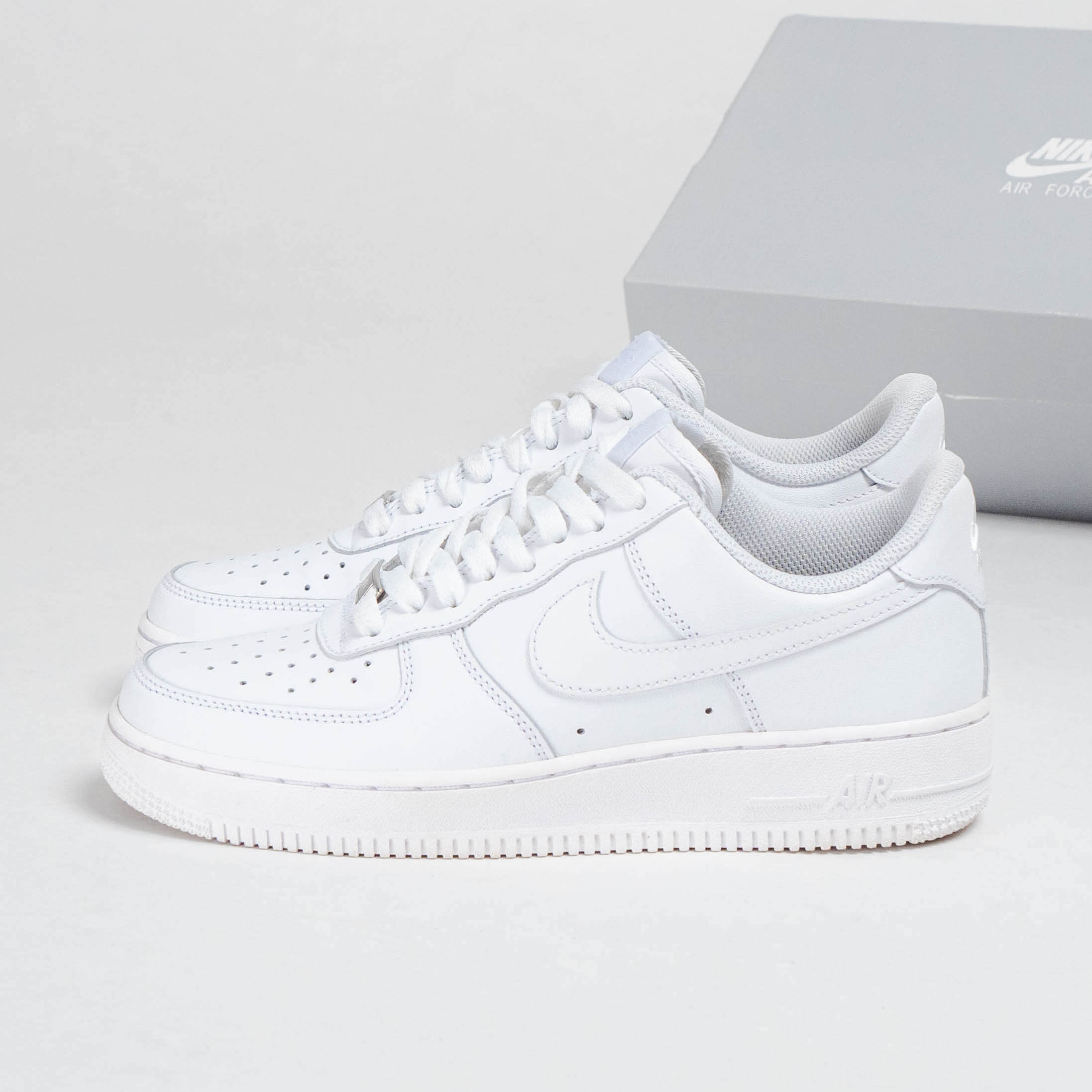 Nike Air Force 1 Low '07 Triple White - 48h Delivery