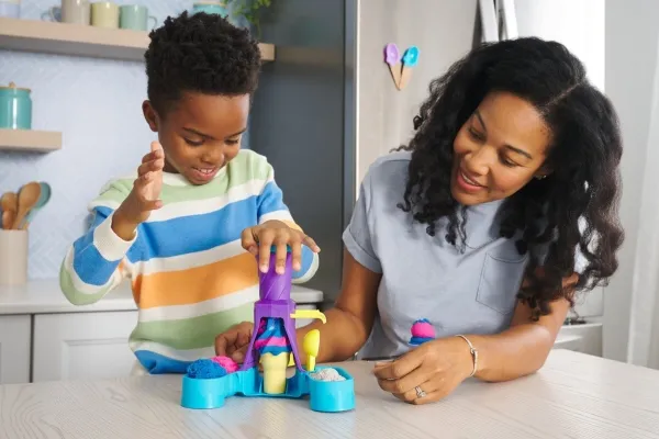 Kinetic Sand Soft Serve Station