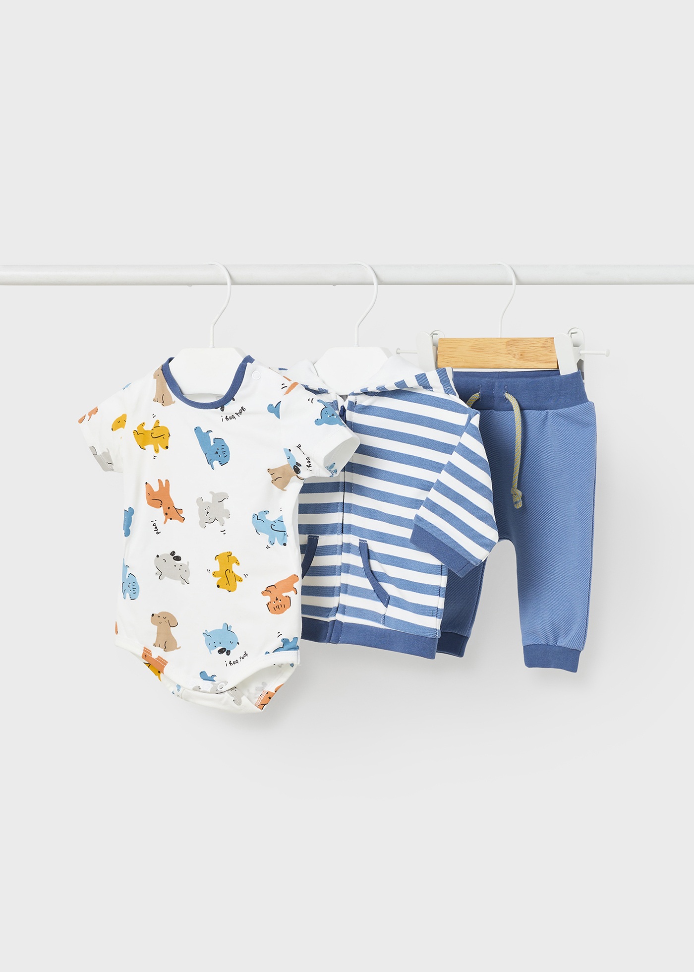 Conjunto de 3 peças em algodão sustentável para recém-nascidos.