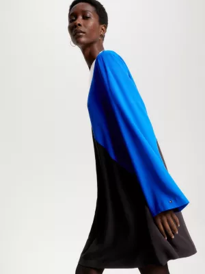 Vestido Argyle com blocos de cores, modelagem acinturada e evasê.