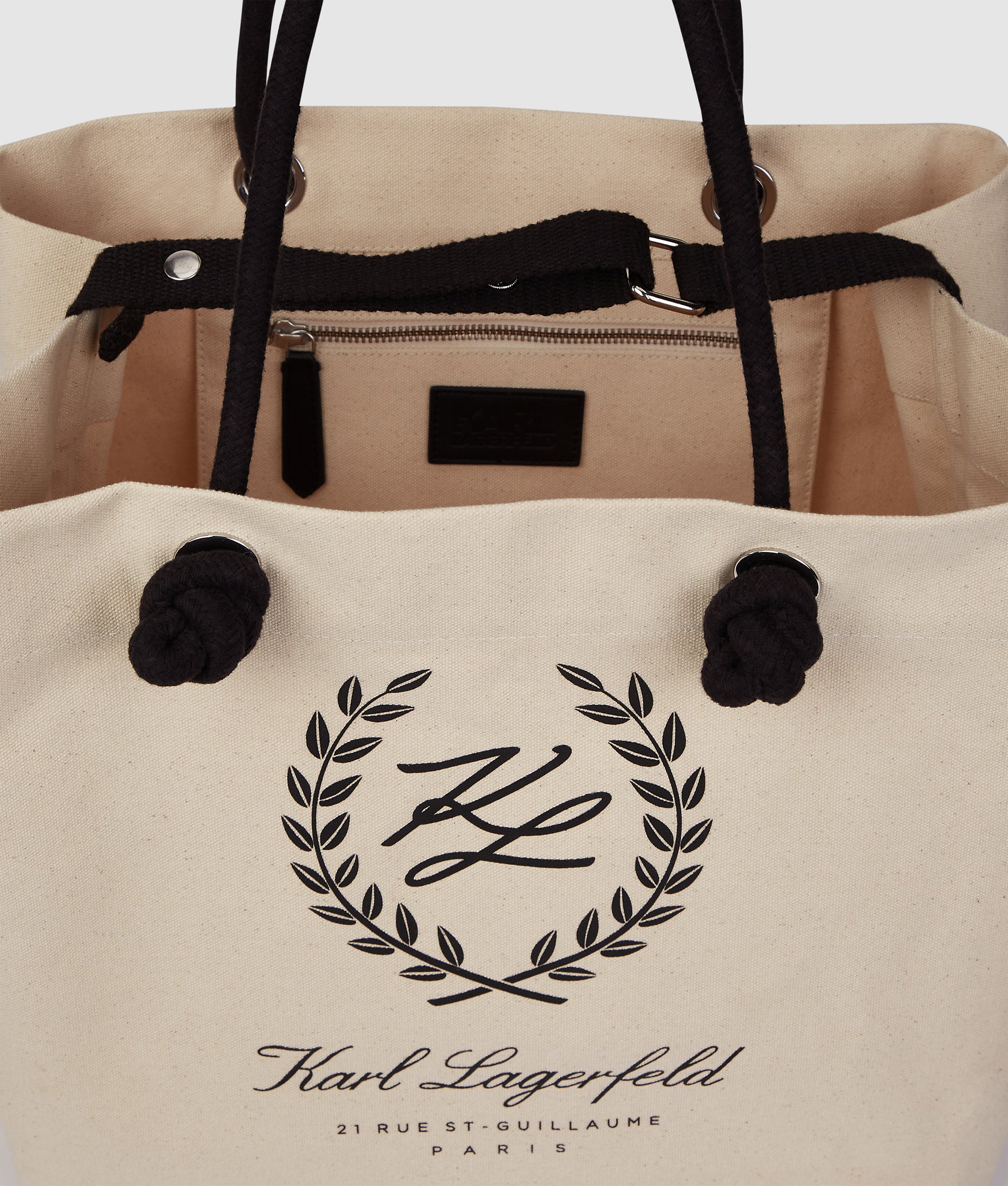 Strandtas met Hotel Karl-embleem