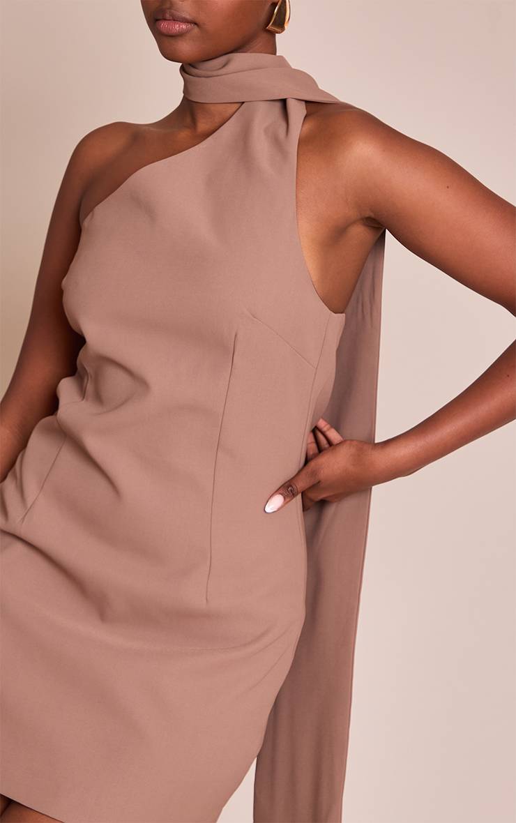 Moka Robe Courte Asymétrique Tissée Avec Détail Foulard
