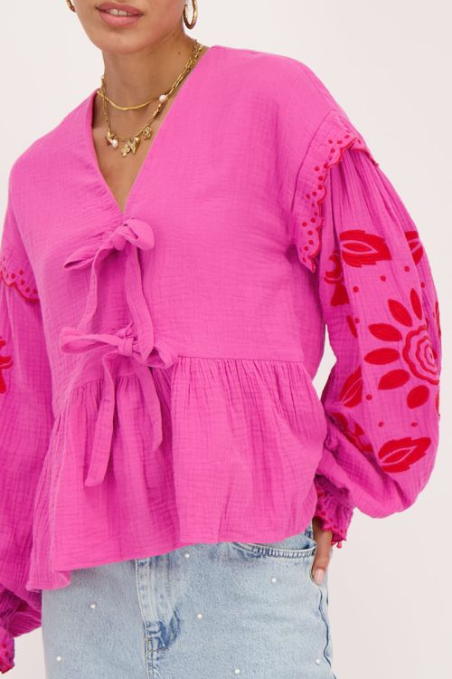 Roze mousseline blouse met embroidery en strikjes