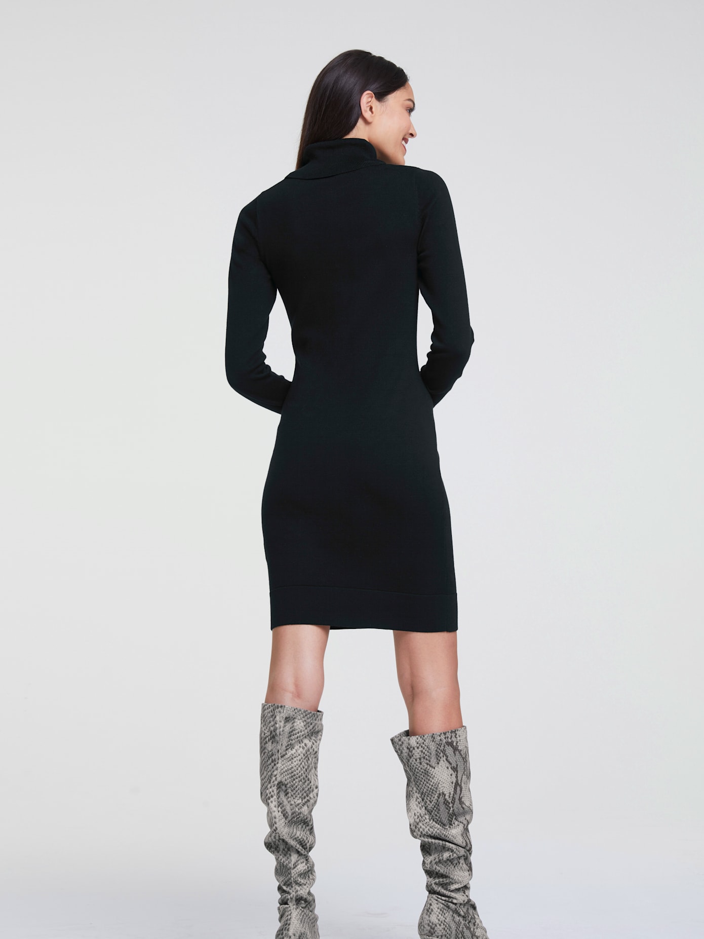 Robe en tricot à manches longues et col roulé