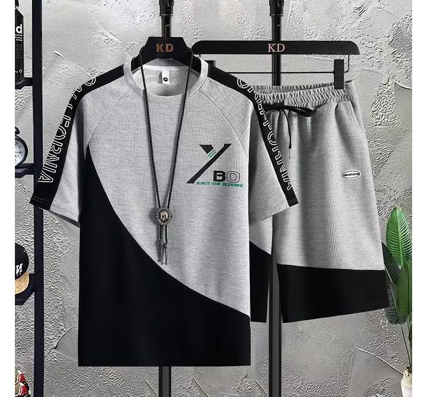 Acrius - Set: T-shirt met ronde hals, print en wafelmotief, met elleboogmouwen + korte broek met trekkoord in de taille