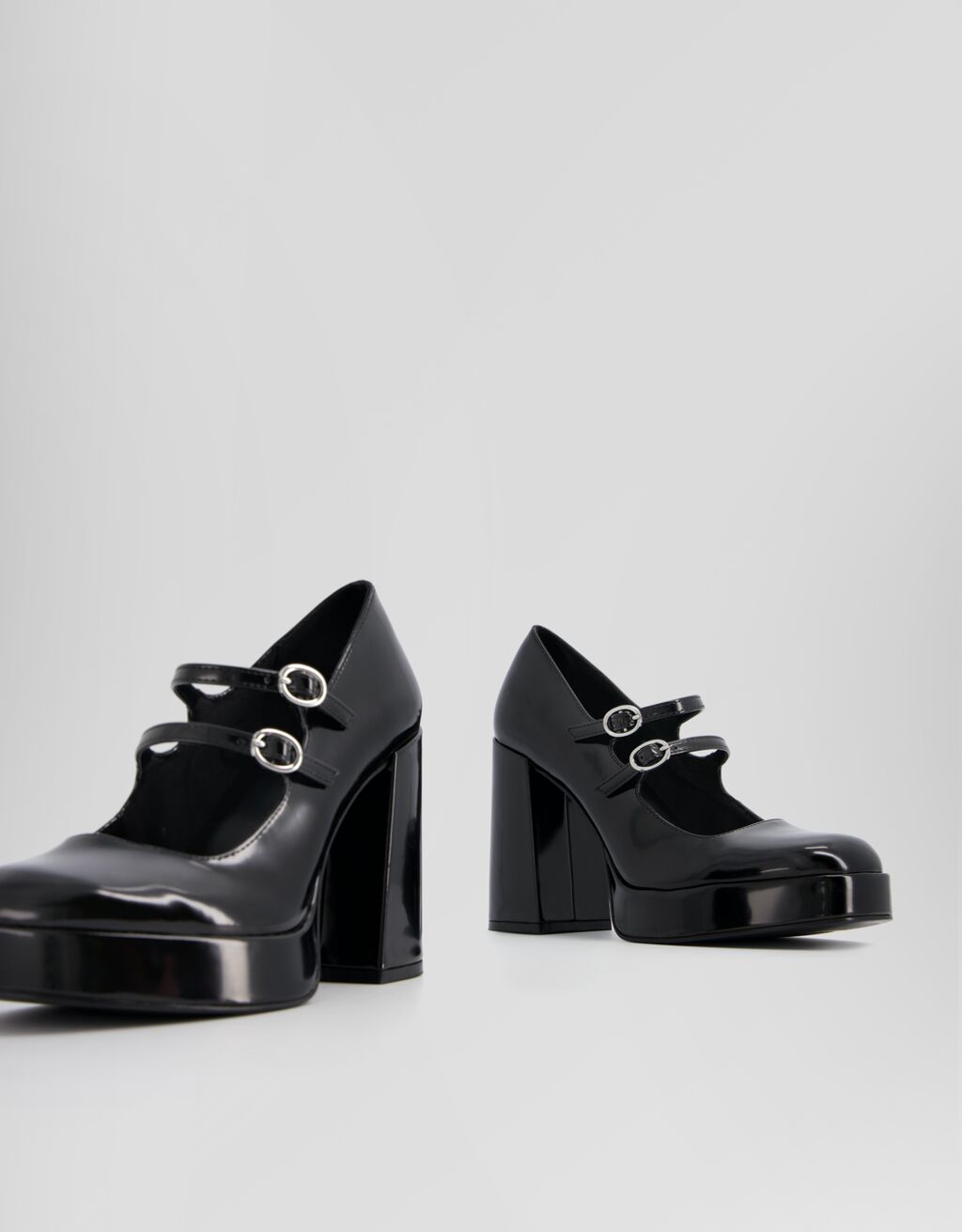Sapatos de plataforma de salto alto com tira no tornozelo