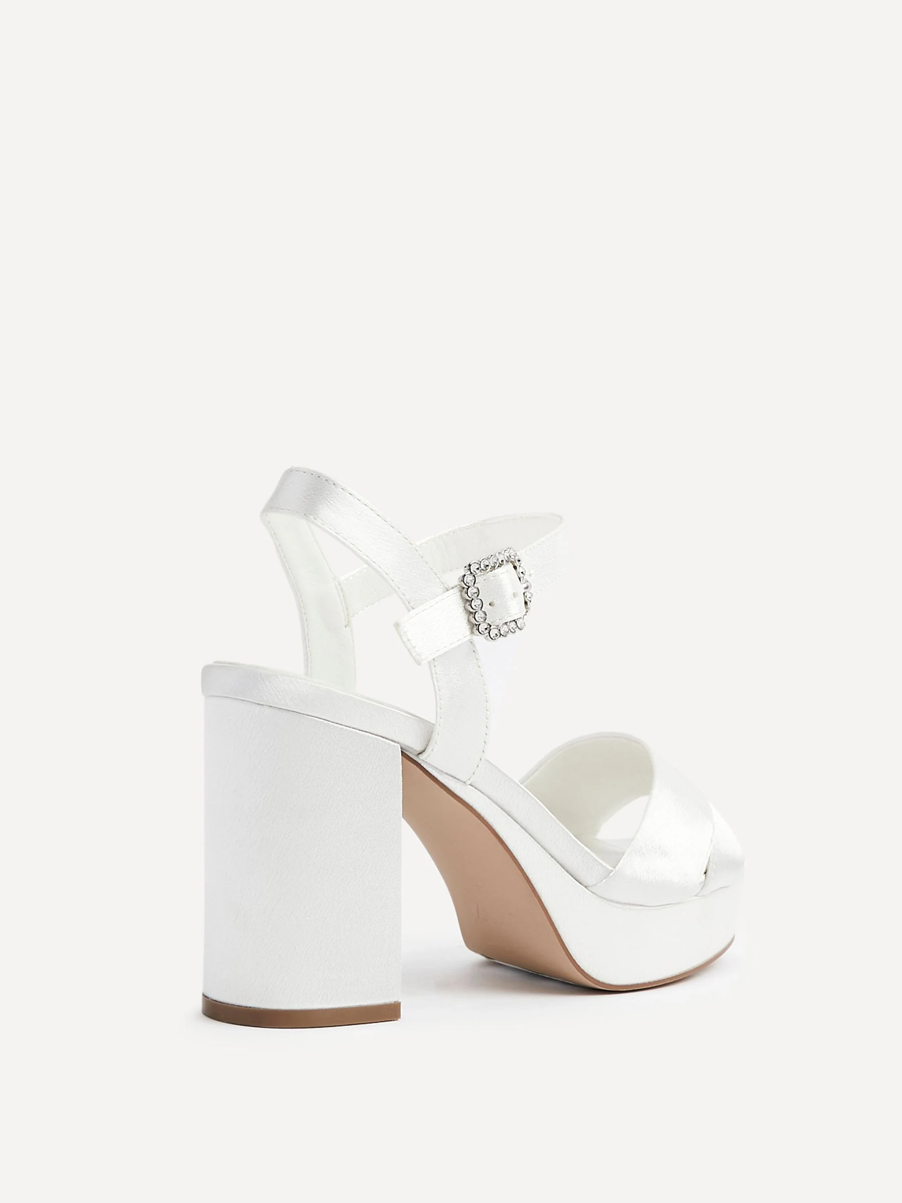 Linzi Bridal Perola sandalen met gekruiste bandjes en plateauzool