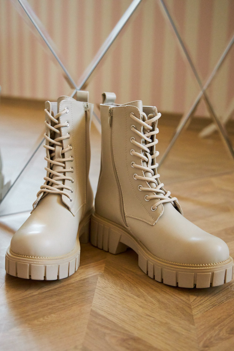 Bottines beige à lacets