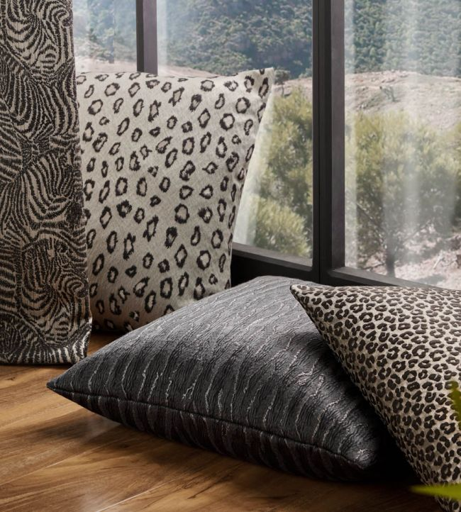 Kussen Faline panterdesign animal instincts Kussen faline bami animal instincts Clay 30 x 50