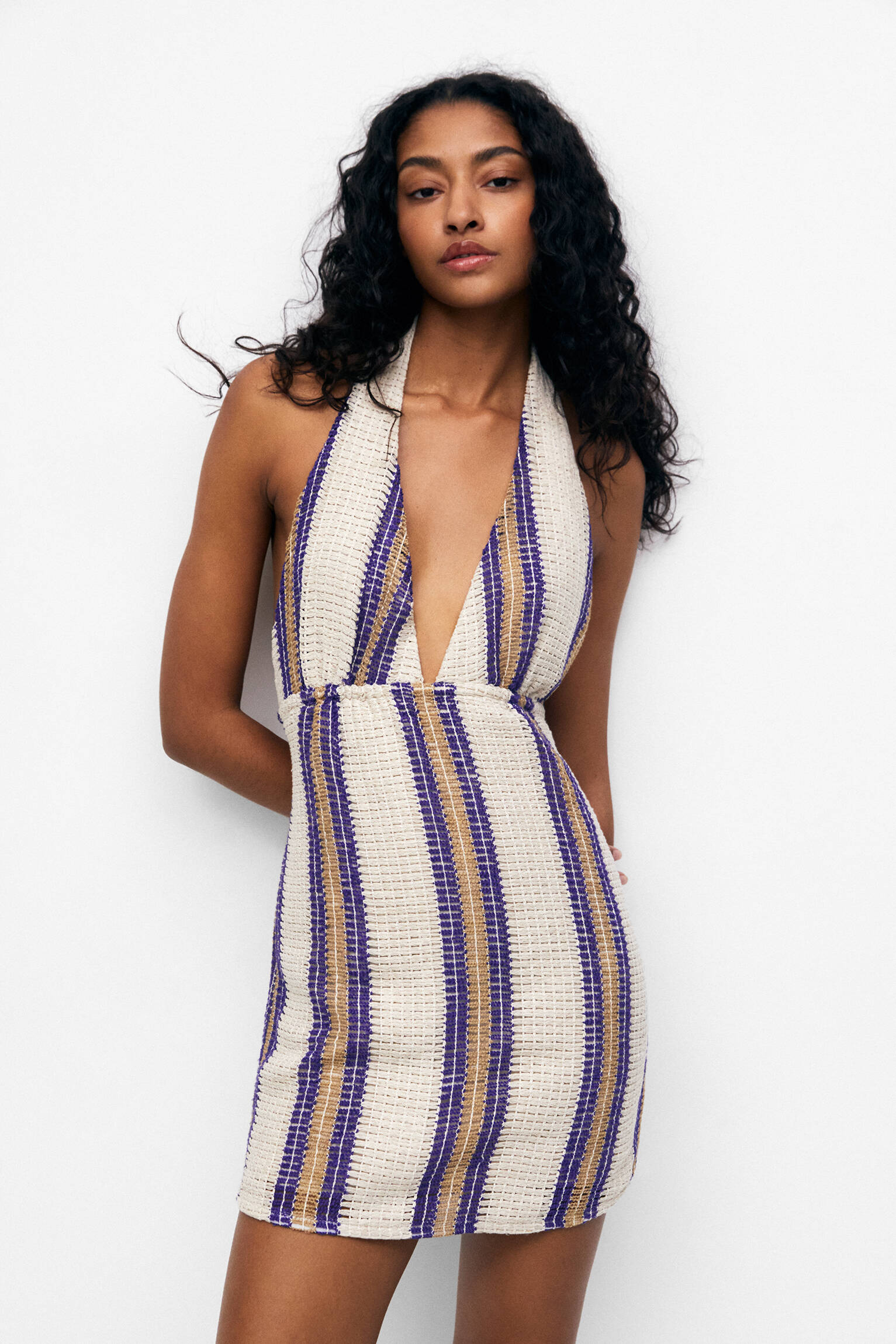 VESTIDO CURTO DE CROCHÊ LISTRADO - LISTRAS
