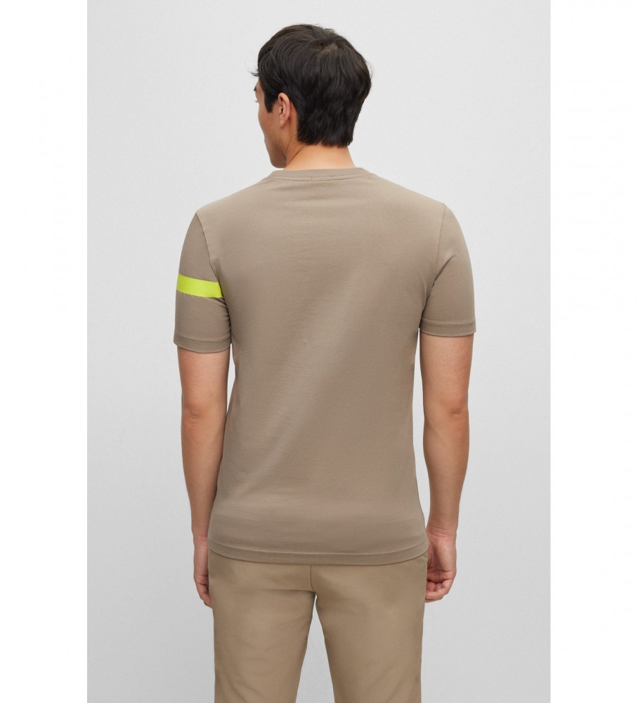 Camiseta BOSS com logo listrado marrom
