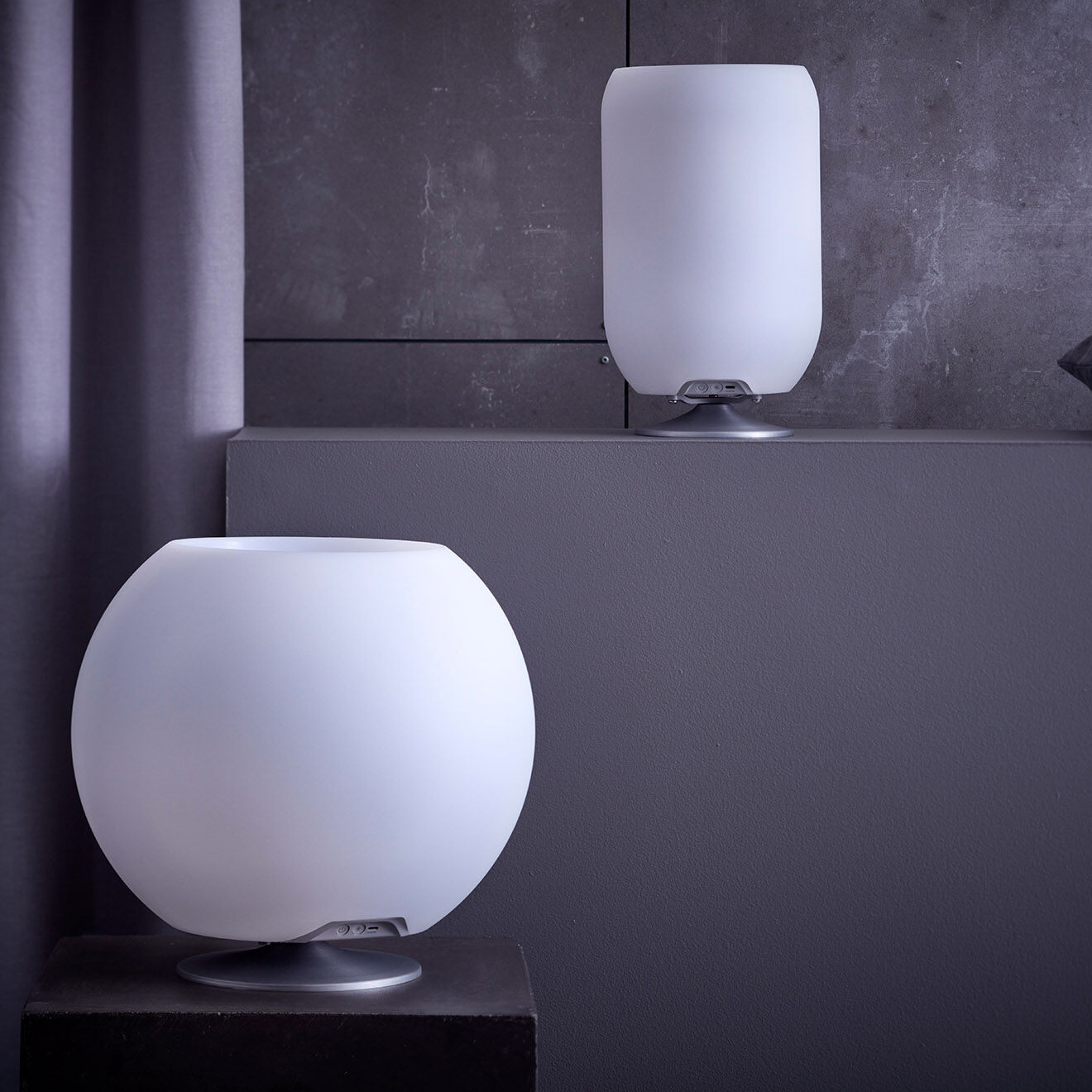 Kooduu Lampe Enceinte Bluetooth sans fil Sphere par Jacob Jensen Design argenté brossé - 38x38x31 cm