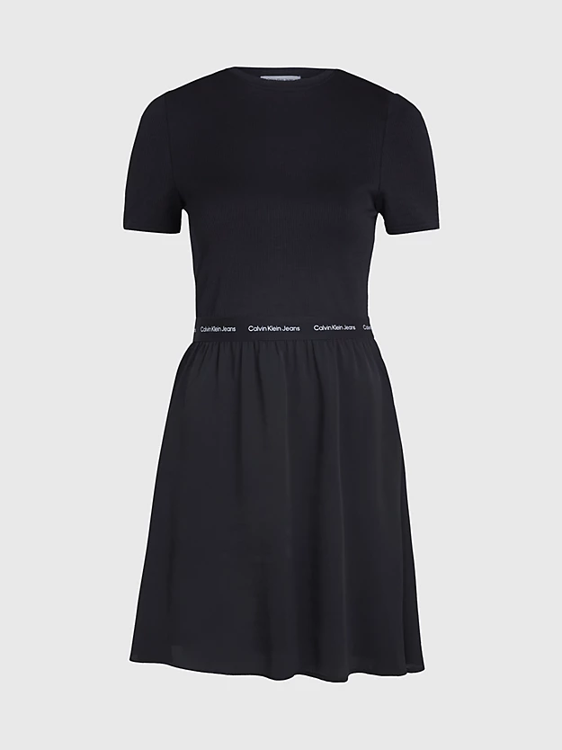 Vestido de manga curta com fita com o logotipo.