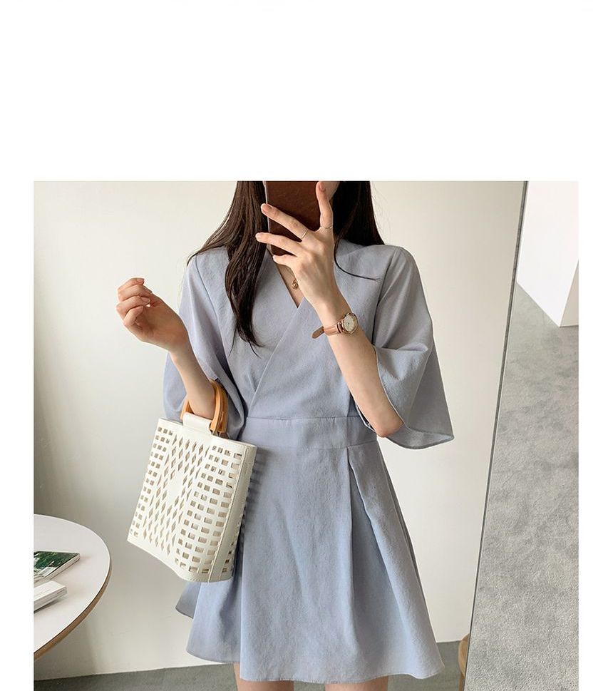 minaga - Playsuit met elleboogmouwen en V-hals