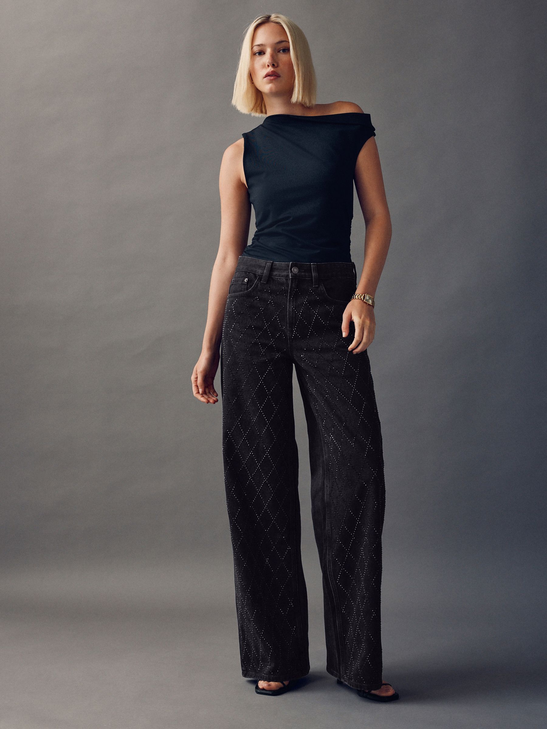 Zwart met sierstiksel - Jeans met wijde pijpen