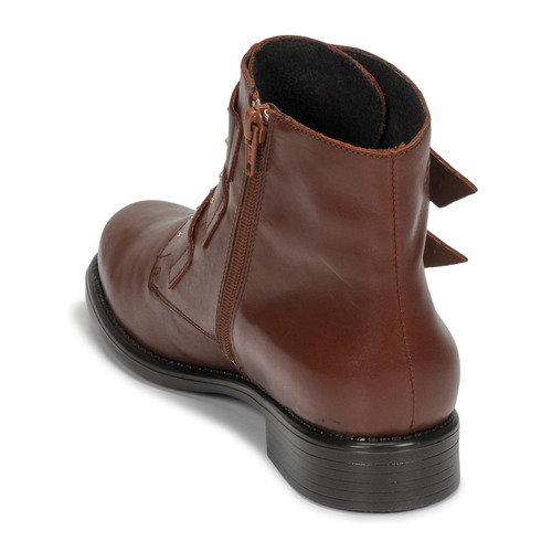 Betty London - LYS - Camel