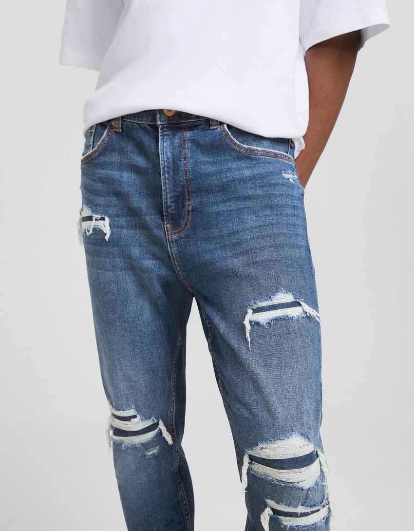 calça jeans cenoura rasgada