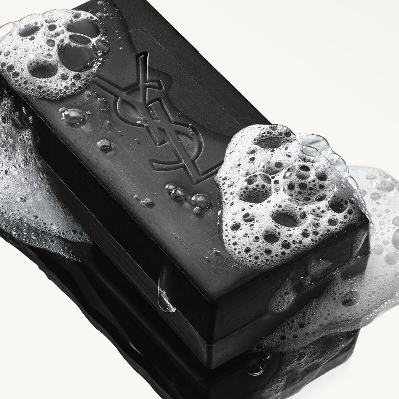 MYSLF 4EN1 NETTOYANT SOLIDE  MYSLF, LE NOUVEAU PARFUM POUR HOMME RECHARGEABLE PAR YVES SAINT LAURENT. L'EXPRESSION DE L'HOMME QUE VOUS ÊTES, TOUT EN NUANCE