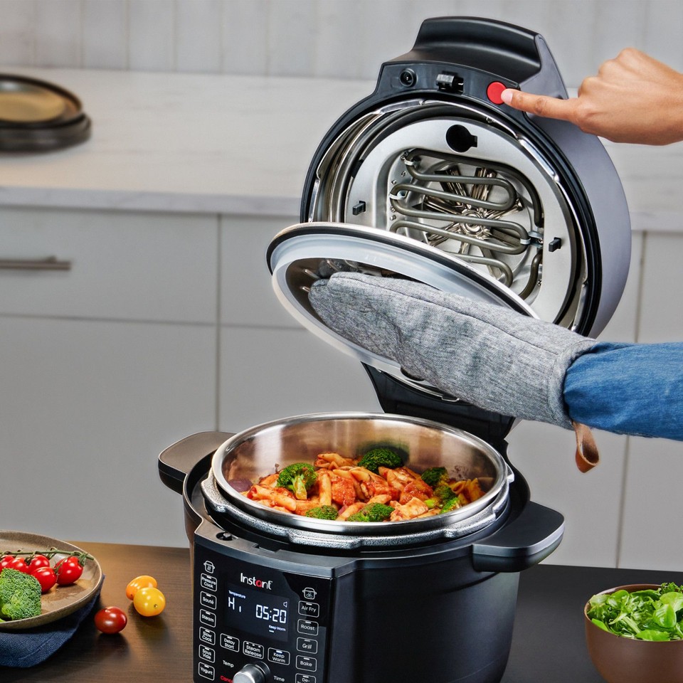Instant Pot - Duo Crisp 13-i-1 Trykkoger med Air Fryer Låg, 6.2L - 1500W