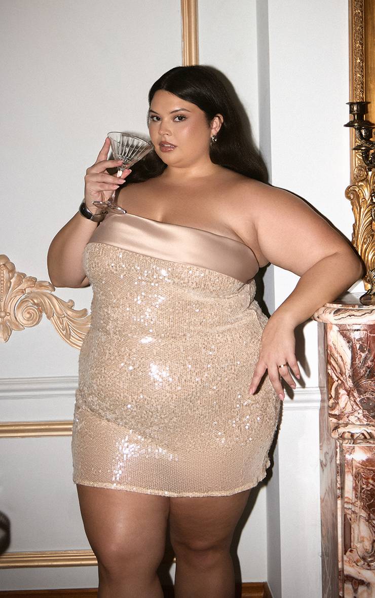 Light Nude Robe Grande Taille À Bretelles Avec Sequins Et Empiècement En Satin Contrasté