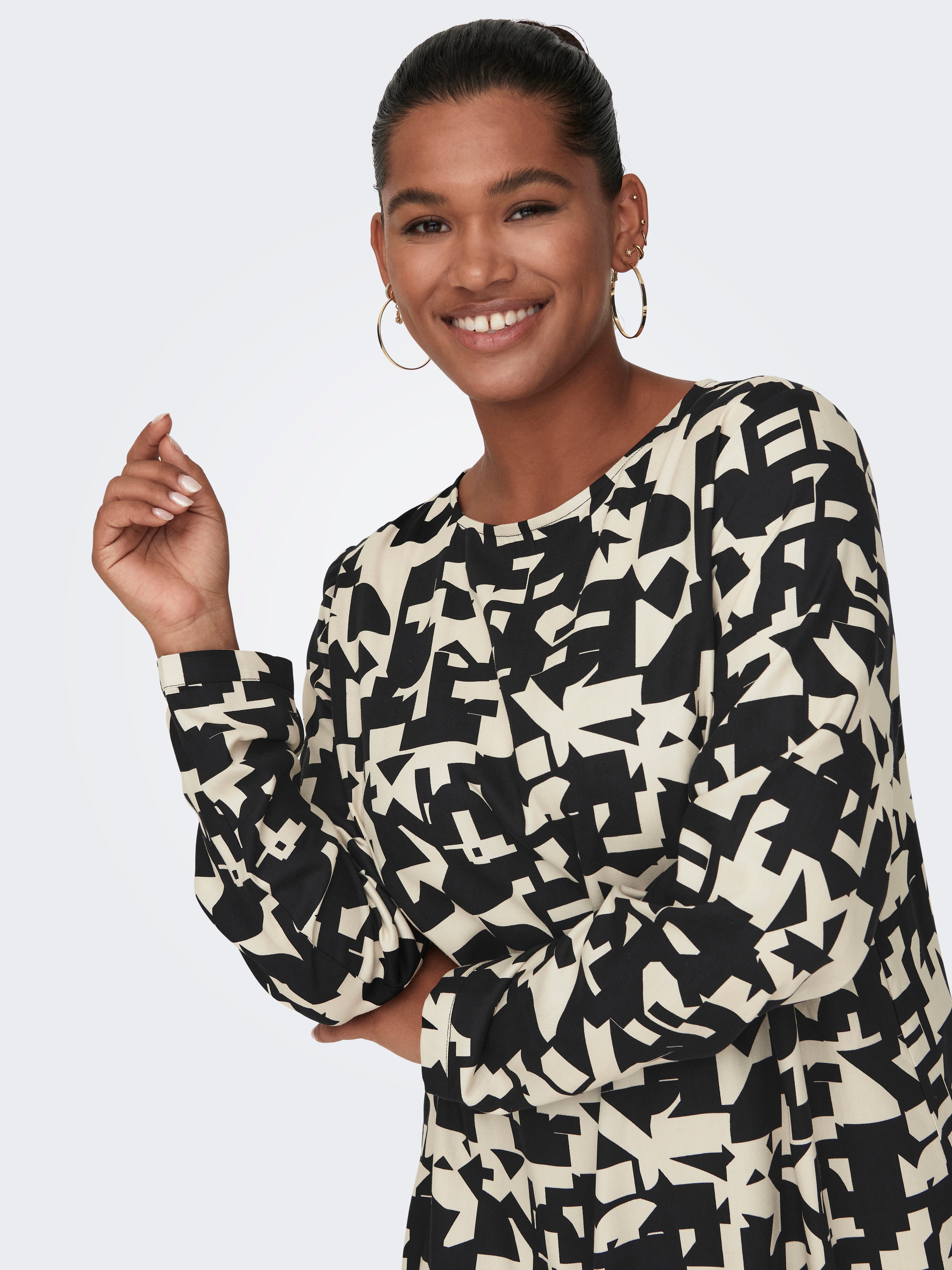 CARMANOLA Langes Kleid Black