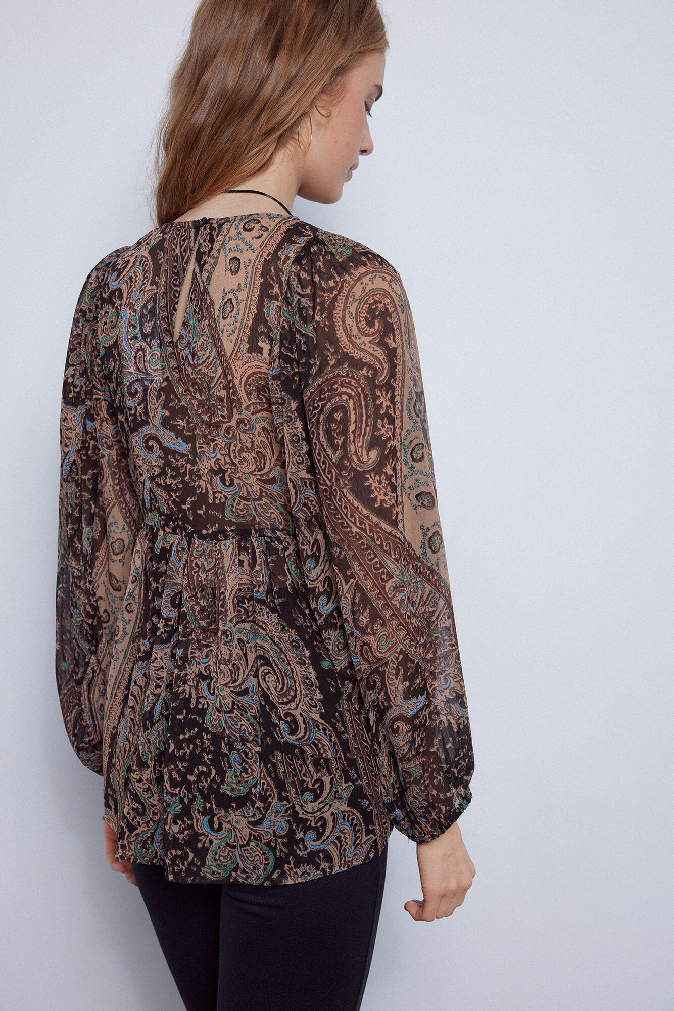 Blusa bordada e estampada