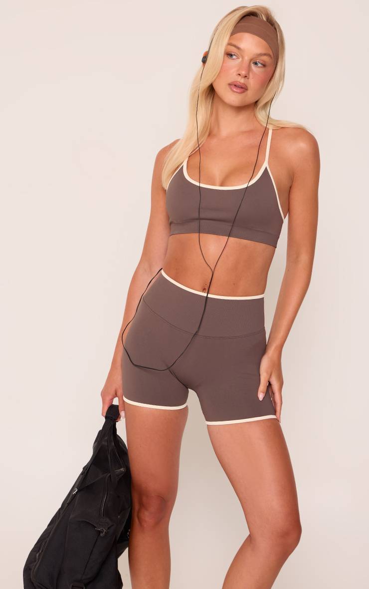 Chocolat Ensemble Brassière De Sport Sans Couture Contrastée Et Short Scrunch