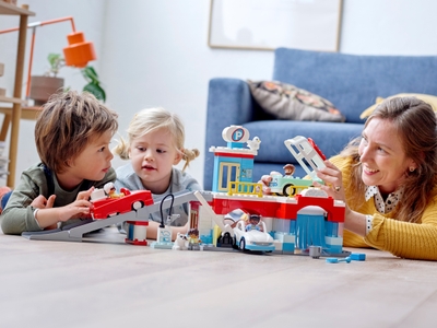 LEGO Parkeergarage en wasstraat (10948)