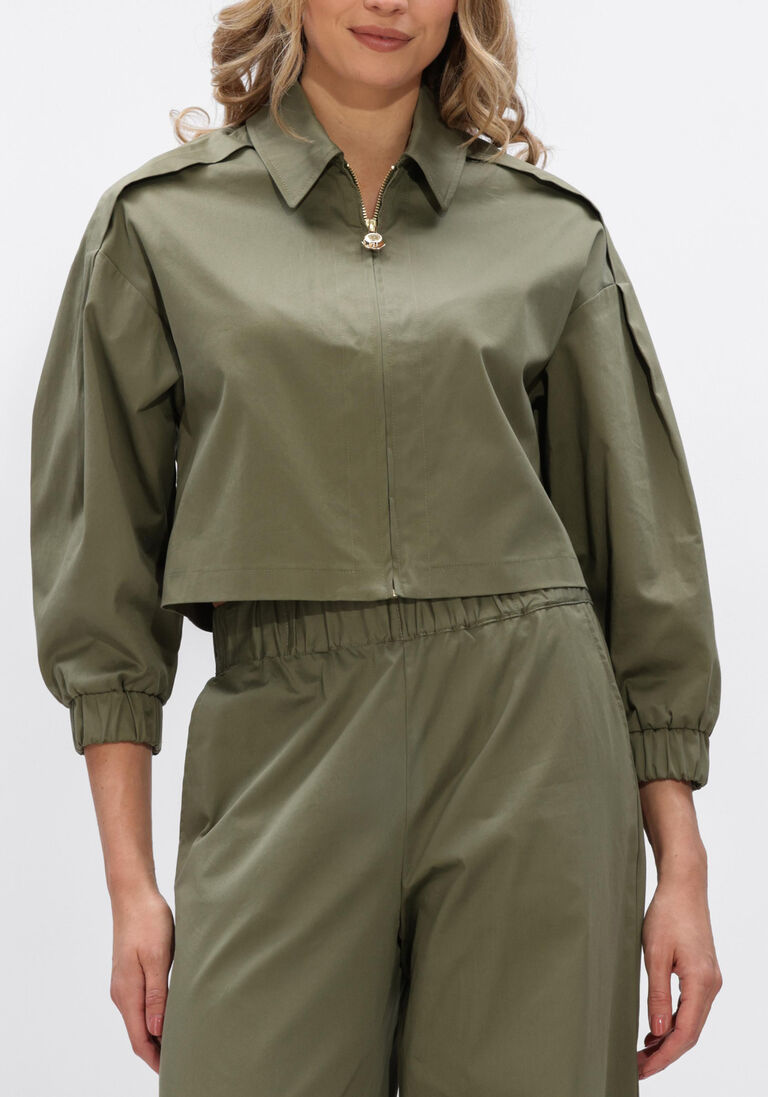 khaki caroline biss jassen 1825