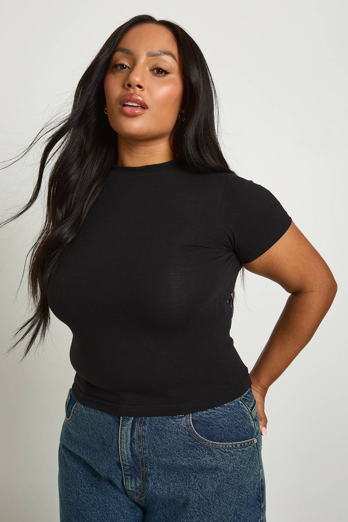 boohoo Haut Ajusté Long À Manches Courtes Grande Taille Basique