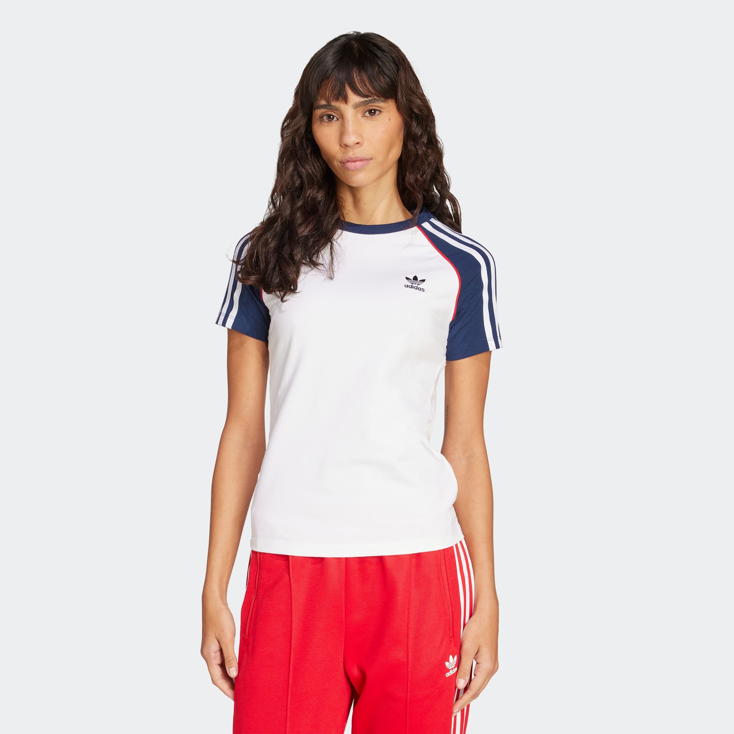 adidas Originals Sporthose »CLASSIC TP«  Retro Style, der gerade Schnitt mit schmal zulaufenden Bein