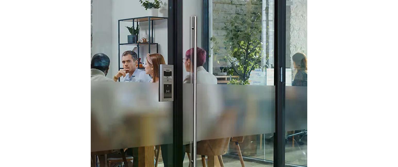 IP Türstation Access Unit QR<br>Sichere und flexible Zutrittskontrolle mit Kamera, durch QR-Codes – ideal für Besucher und Mitarbeiter