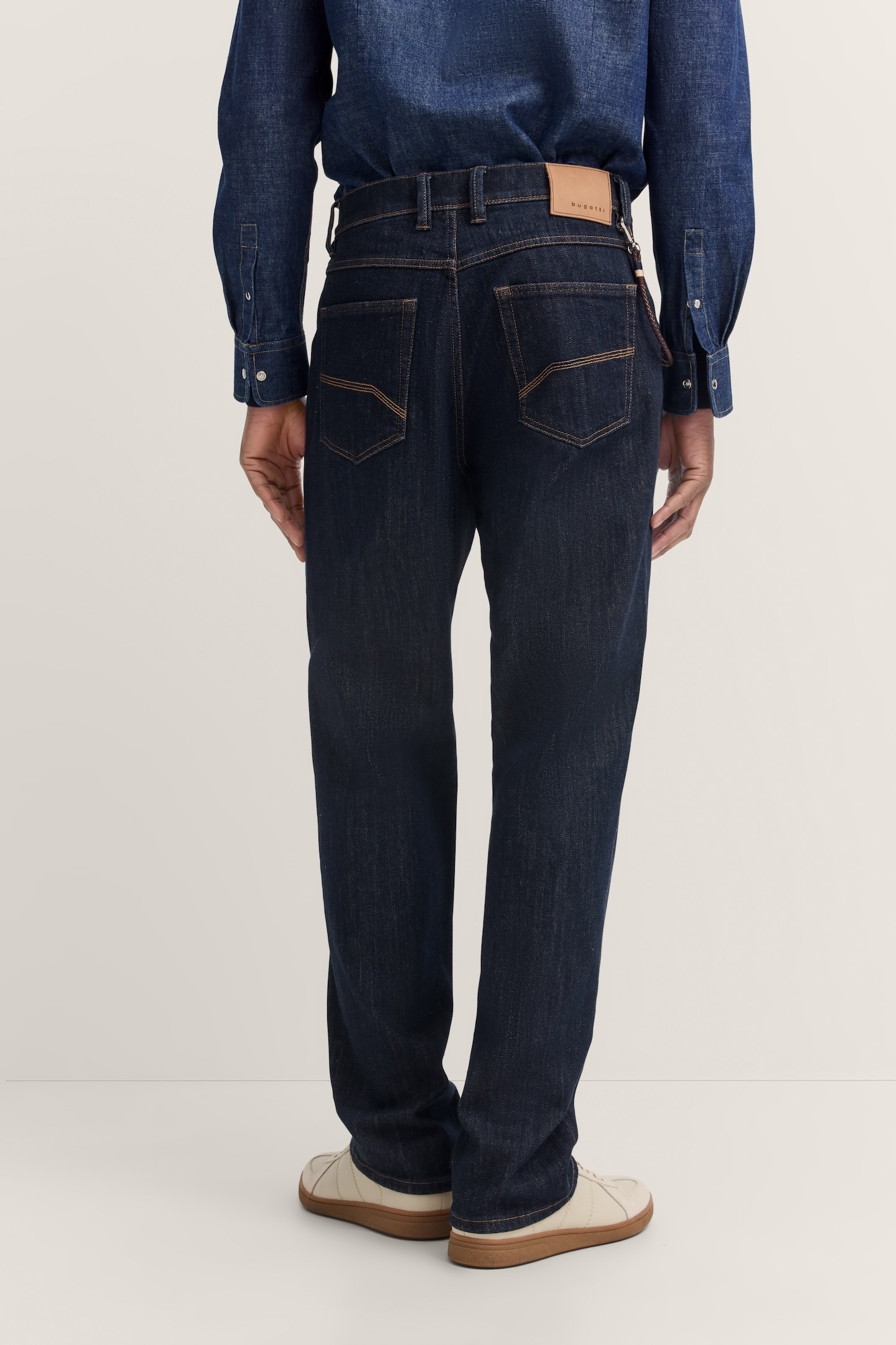 bugatti 5-Pocket-Jeans »Loose Fit«, aus Luxury Raw Denim mit Stretch