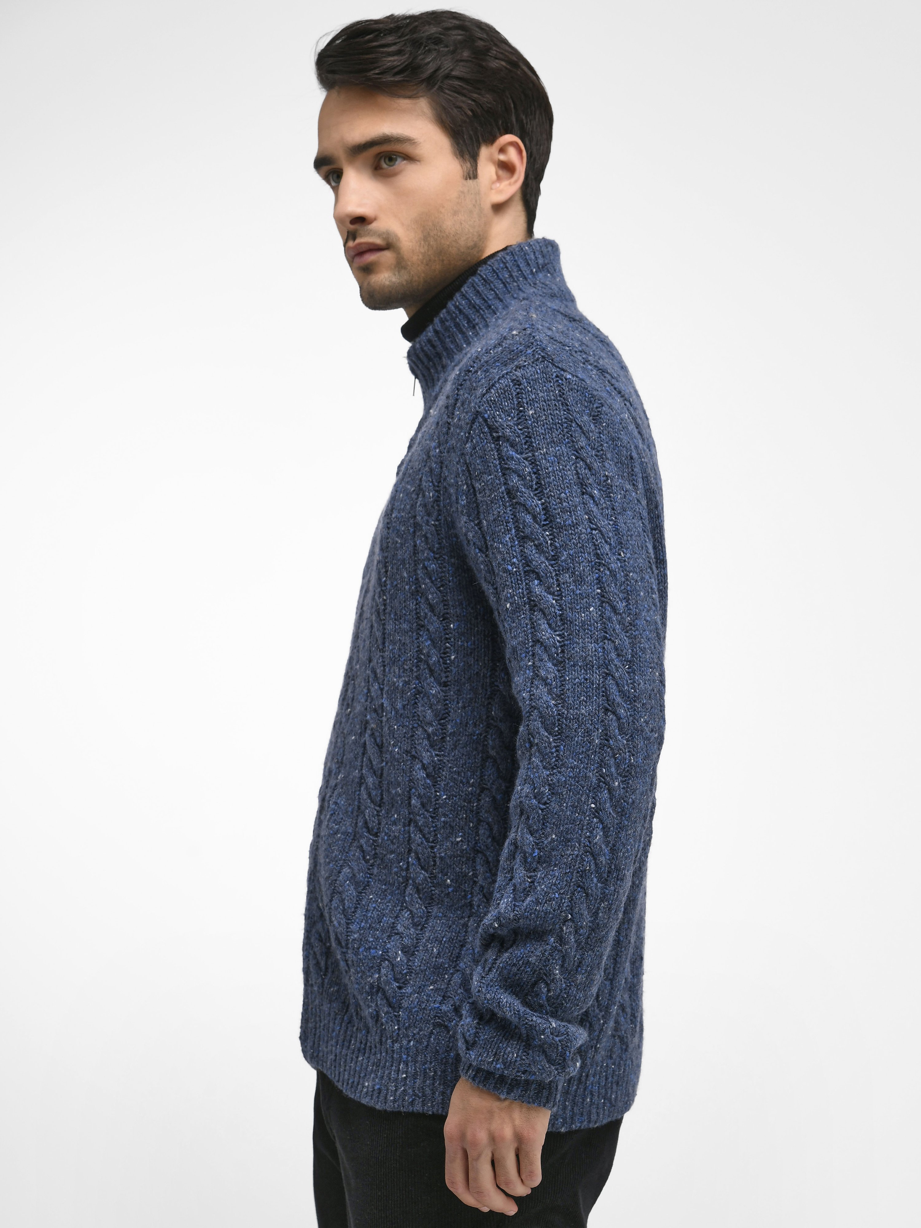 Strickjacke mit Stehkragen