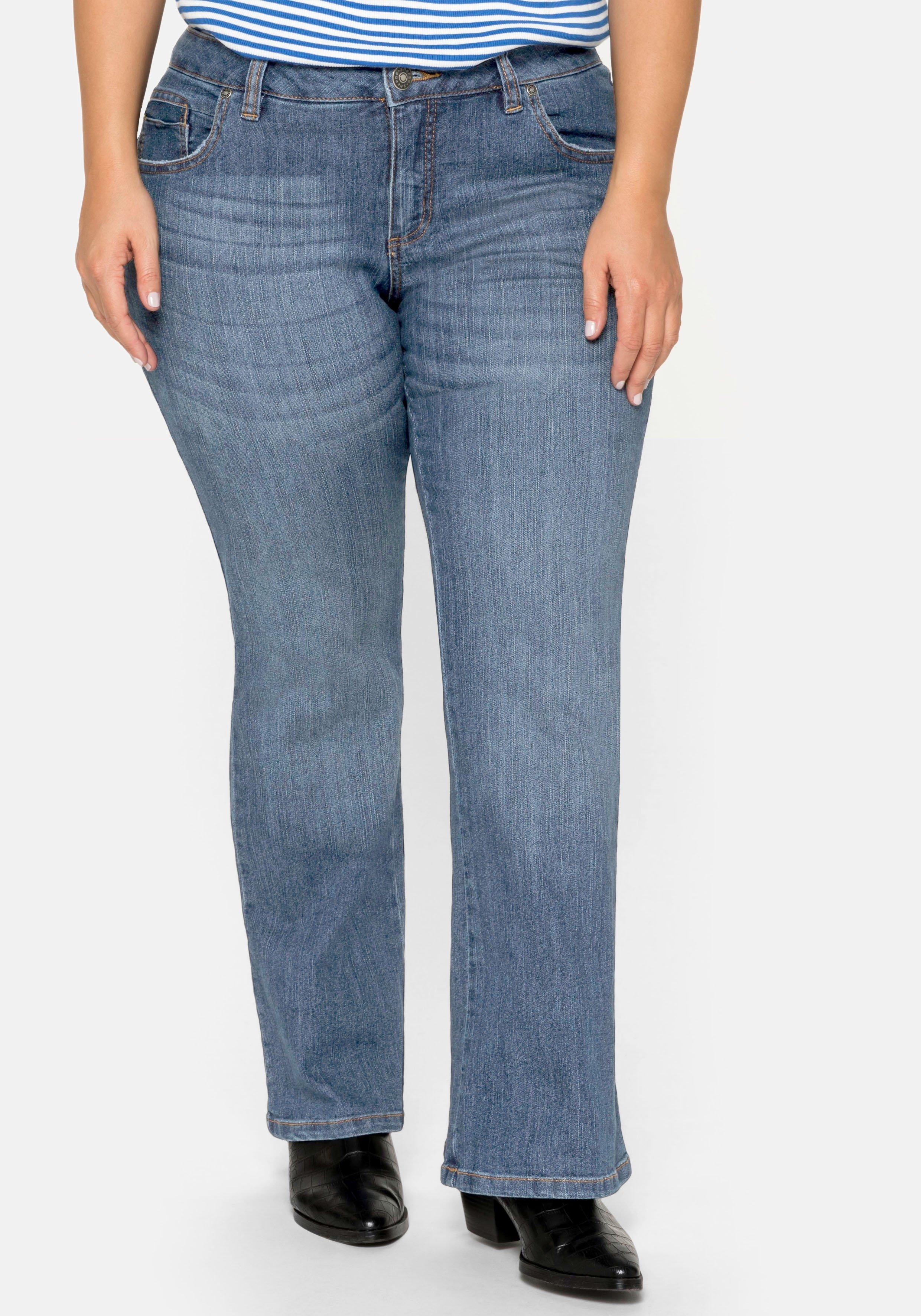 Bootcut-Jeans in 5-Pocket-Form, mit Used-Effekten