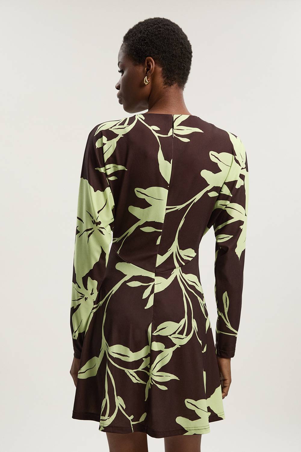 KarenMillen Robe Mini à Manches Longues en Crêpe à Imprimé Floral avec Détail Nœud et Découpe