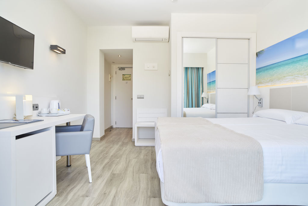 Invisa es Pla Hotel Logies en ontbijt - Hotel