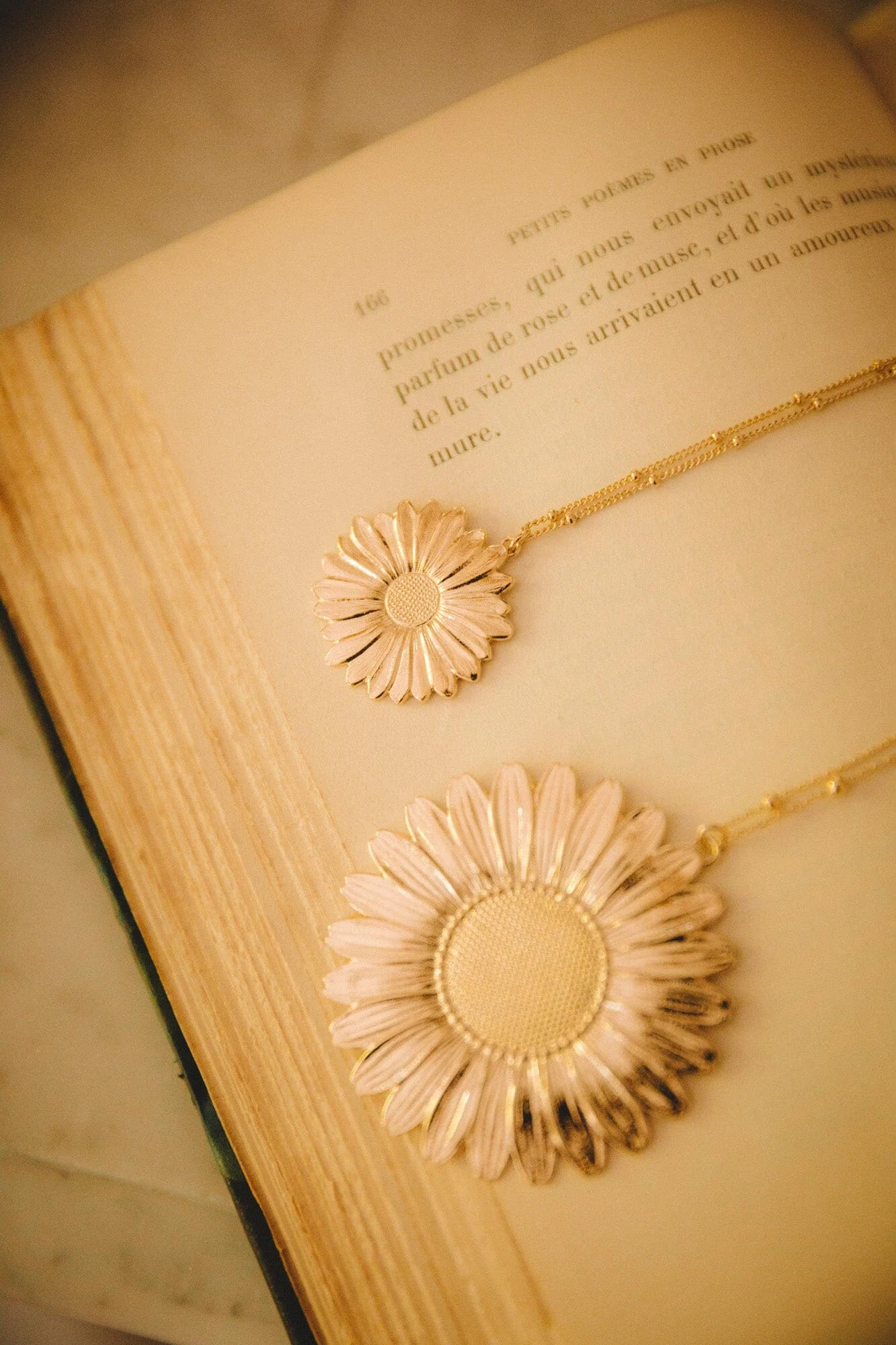 MAÏA - Collier fleur doré à l'or fin | Doré