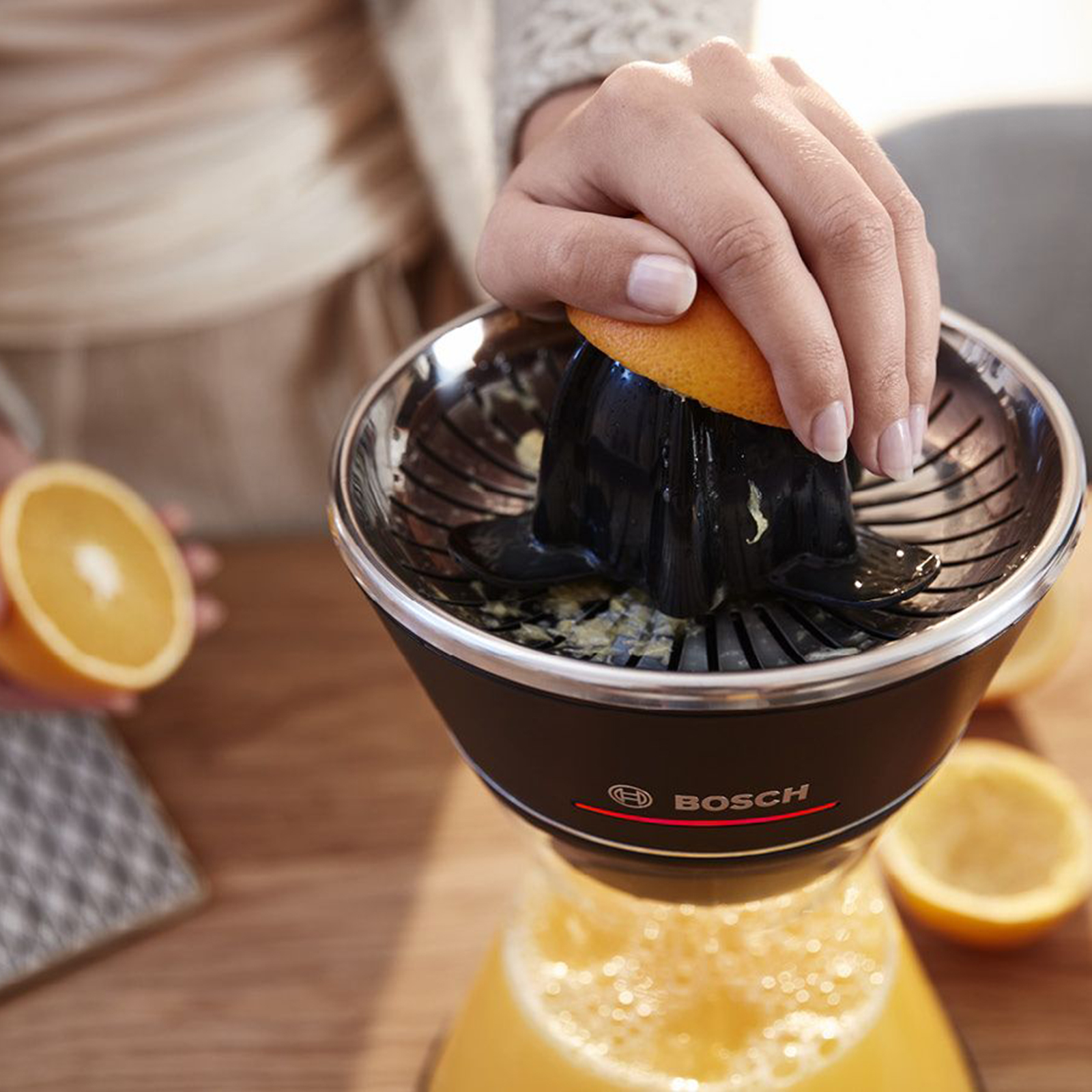 BOSCH Zitruspresse MCP72GPB - schwarz - mit Glas-Karaffe