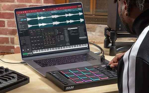 Akai MPC Studio MK2, Sort, LCD, DC, 305 mm, 171 mm, 37 mm
