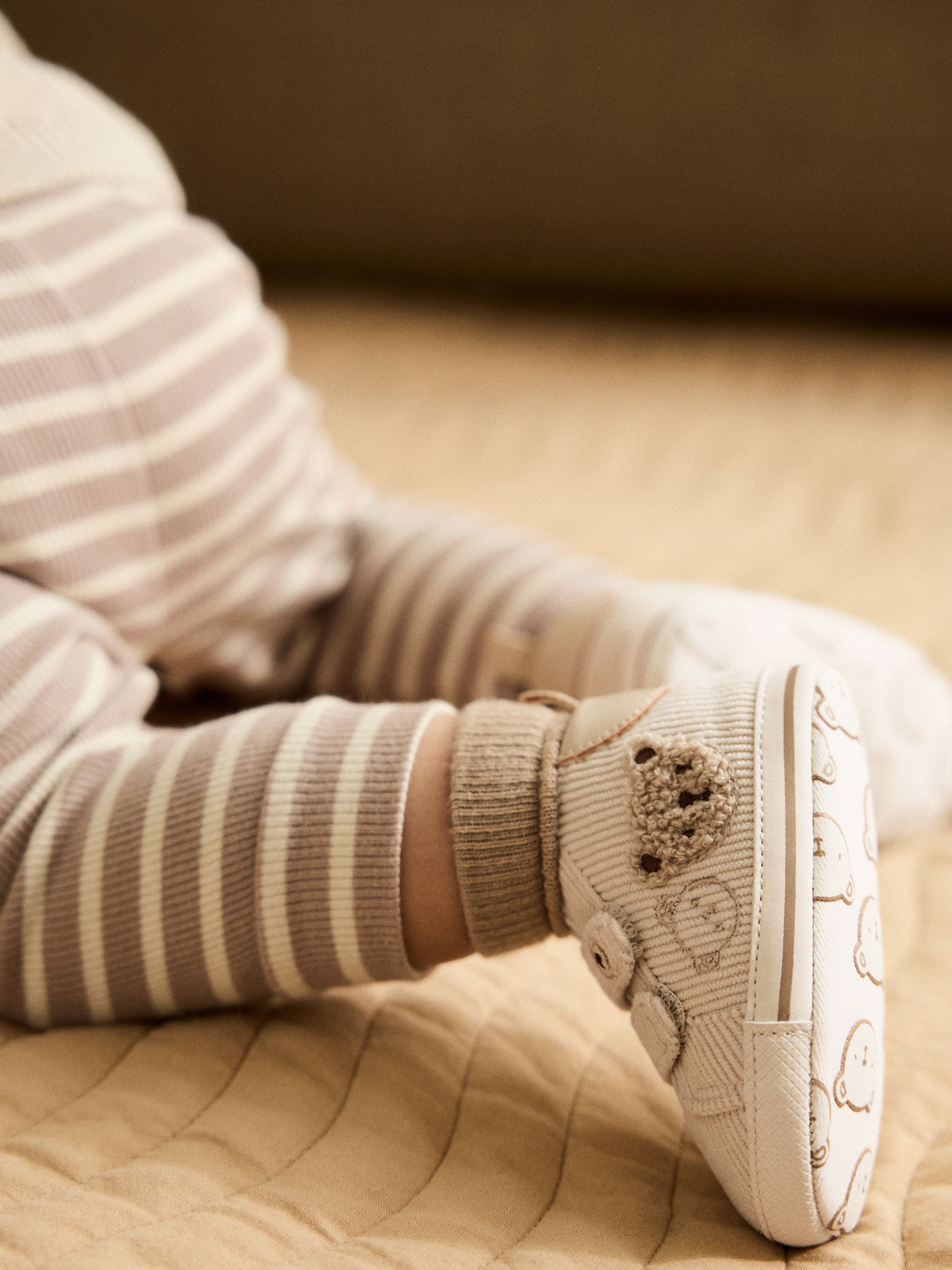 Neutraal met beren - Babysneakers met klittenbandsluiting (0-2mnd)