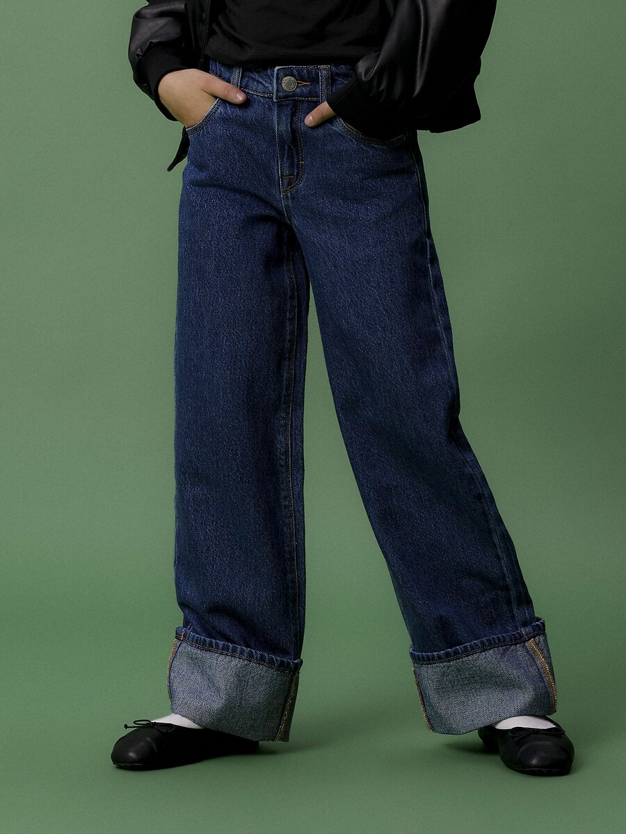 DÊ UM NOME A ELE<br>Calças jeans largas