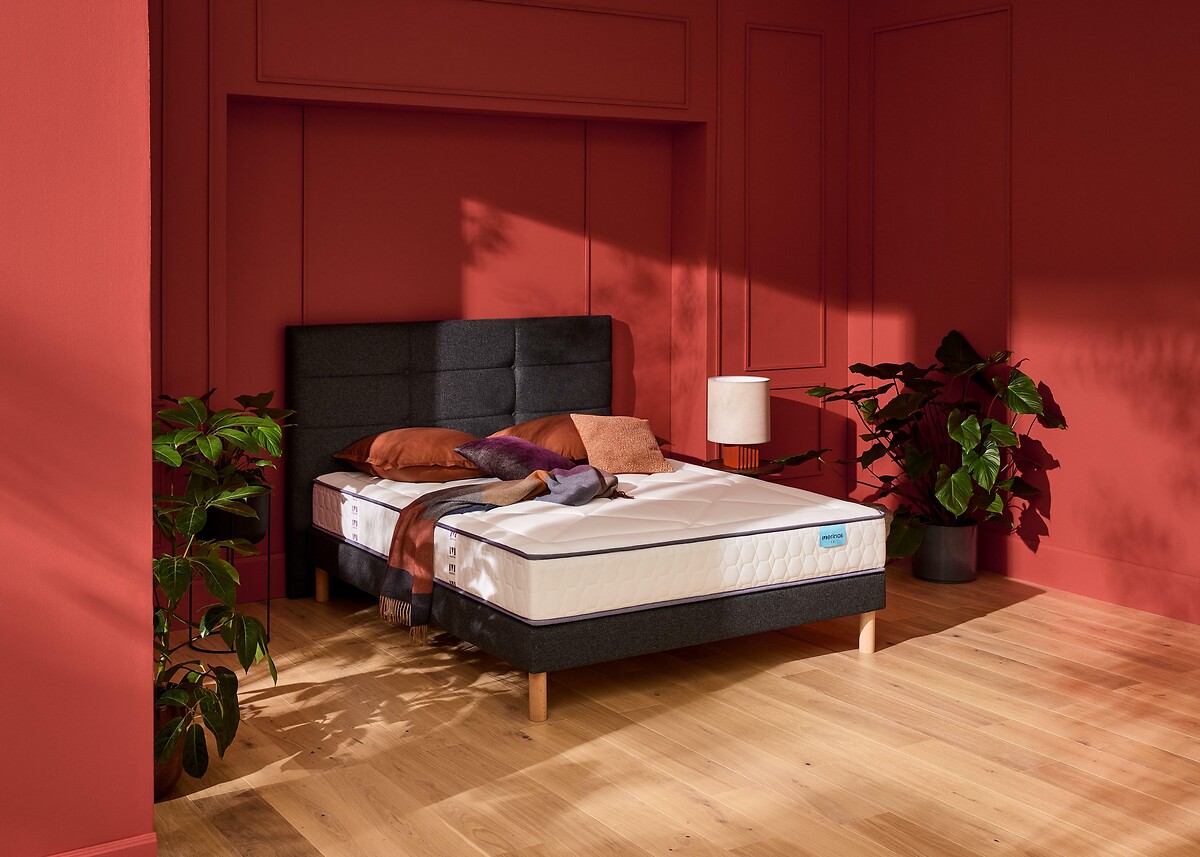 Conjunto de colchão e base de cama MERINO'S com molas, tamanho casal.
