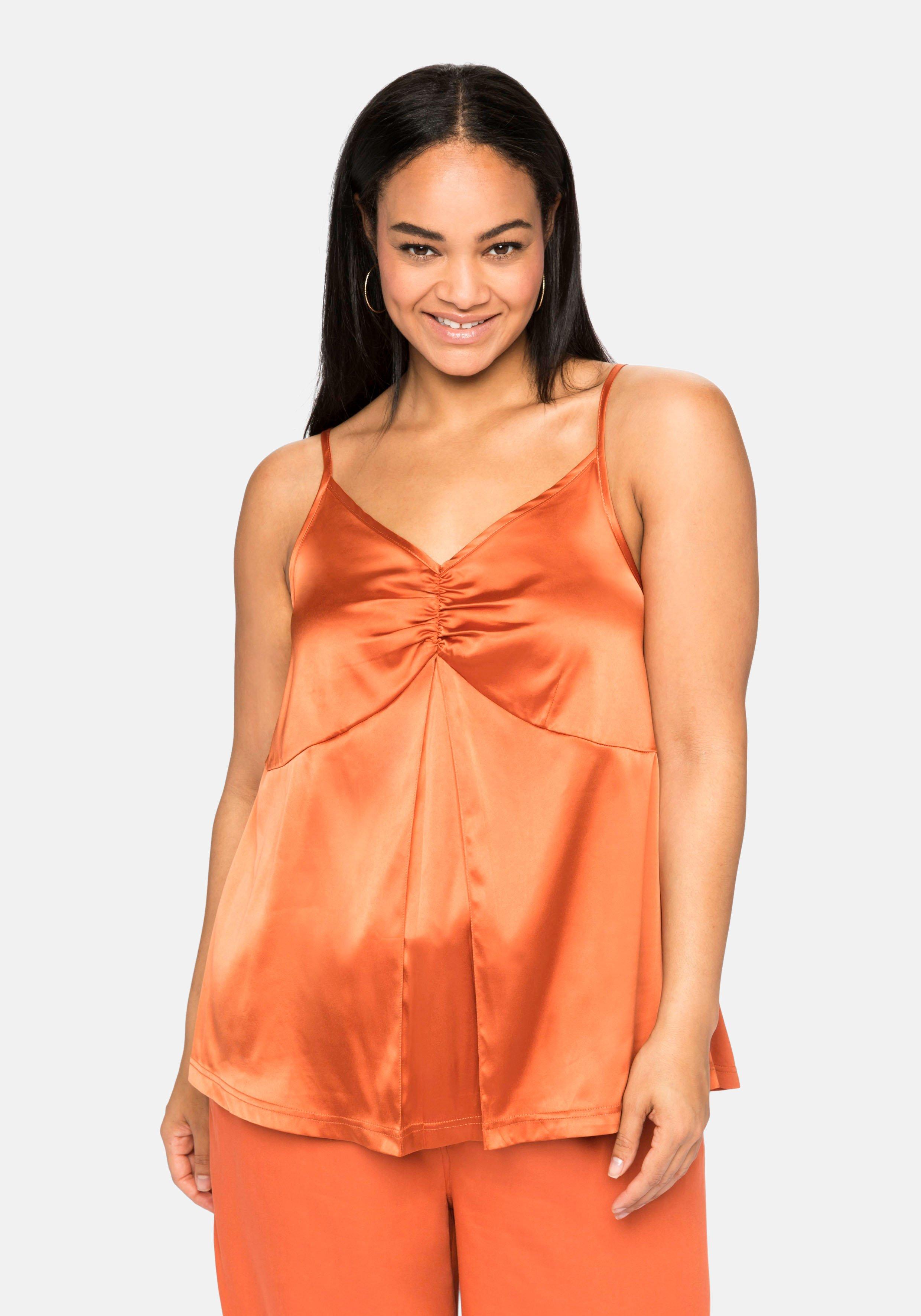 Top mit Raffung am Ausschnitt, vorn aus Satin