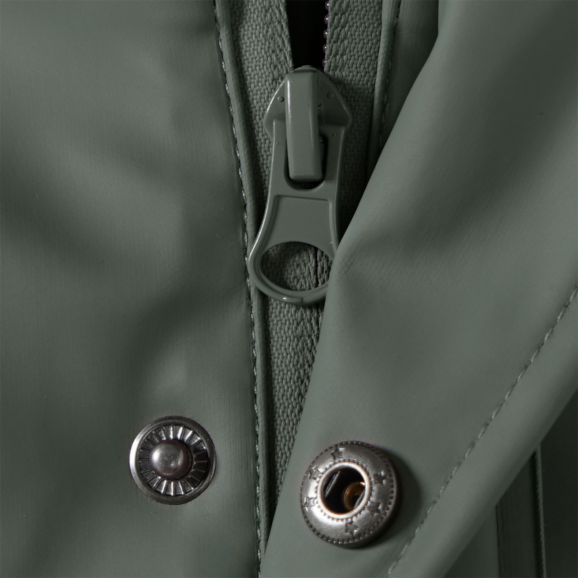 Famy Kinder Regenjacke mit gestepptem Futter oliv
